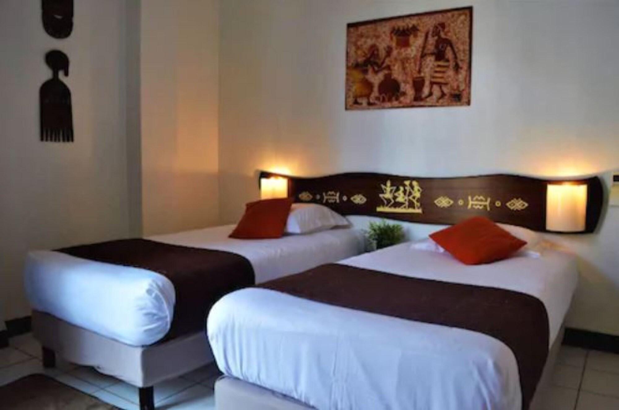 Celenya Hotel Tolone Esterno foto